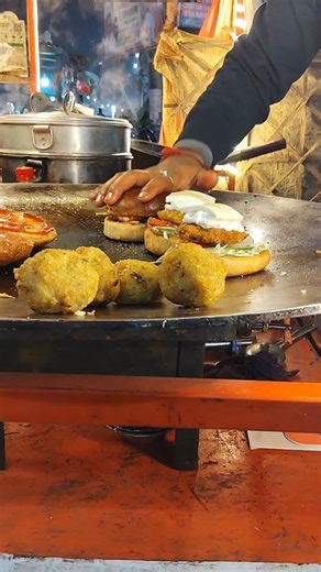 yummy burger 🍔😋 #youtube #ytshorts #shorts #viral #trending #food #foodie #streetfood #burger #fyp