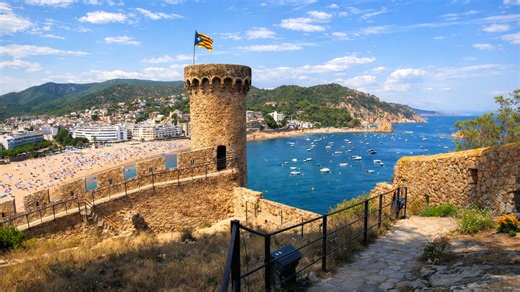 A beautiful walk in Tossa de Mar old town and seaside (4K)
