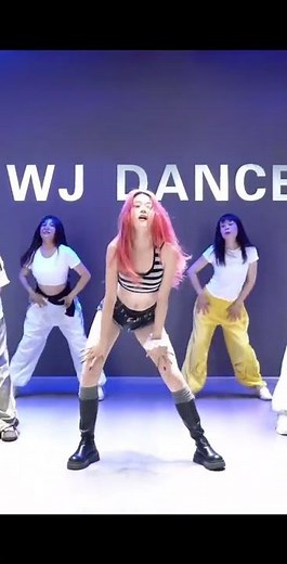 Real-Life Jazz Class: Easy Steps to Trendy Dance Moves