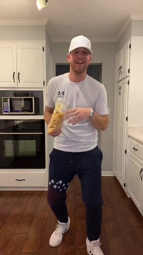 Brown Eyes Dance Trend: Destiny's Child Challenge