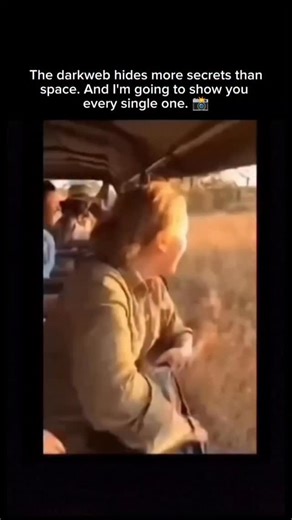 onlybannedtapes on Instagram: "Follow @onlybannedtapes_ for more 💥 利用动能路面将车辆通行转化为电能。这些路面嵌入压电晶体和感应线圈，捕捉来自汽车、自行车轮胎的振动和压力。当车辆驶过时，重量和速度会对路面产生动态载荷。路面会微幅变形，从而引发机械应力。内置的压电材料将这种应力转化为电能，同时电磁感应捕捉滚动动能。每辆车通过时产生微量电荷，而高速公路上数万车辆累积就能生成足够电力驱动路灯、交通信号和充电站。在鹿特丹港附近的高流量路段，每天约有5万辆车为系统贡献能量。这些电能可储存于电池或实时并网，减少化石燃料依赖，并推动智能交通基础设施。这种技术将日常交通转化为可靠的可再生能源#荷兰 #知识 #事实 你知道吗推荐＃科技 ＃创新 ＃能源 ＃可持续 实验 热门"