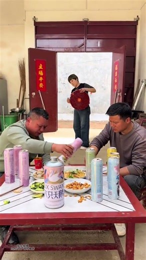 Watch This Guy's Hilarious Beer Drinking Challenge! SixSwanBeers FunnyVideo