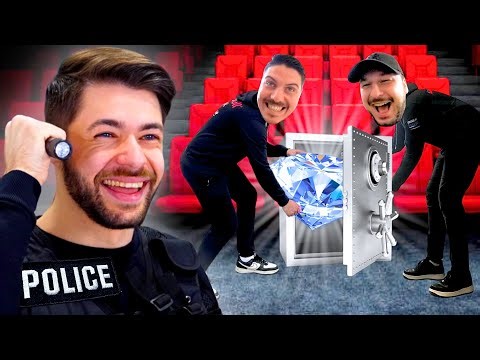 POLICE VS VOLEUR dans un CINEMA (cache cache IRL dans la vraie vie)