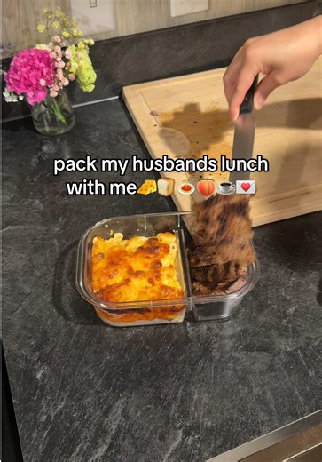 who wants some?? we share🫶🏼 this is my second time making baked mac & cheese & it came out even better than last time i made it. this meal was specifically requested by hubby so i came thru🙂‍↕️💌 • • • • #packmylunch #lunchformyhusband #lunchideas #couplestiktok #bluecollarwife