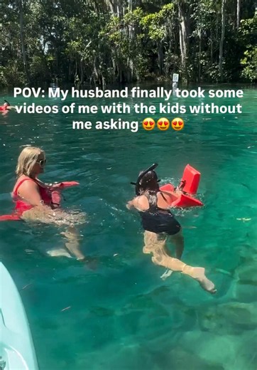 Book that tour @Kayaking Adventures! ☀️ and get those precious shots with your kids at Three Sister Springs! Included with your booking 🙌 #floridalife #crystalriver #kayaking #manatees @tiaonthesea