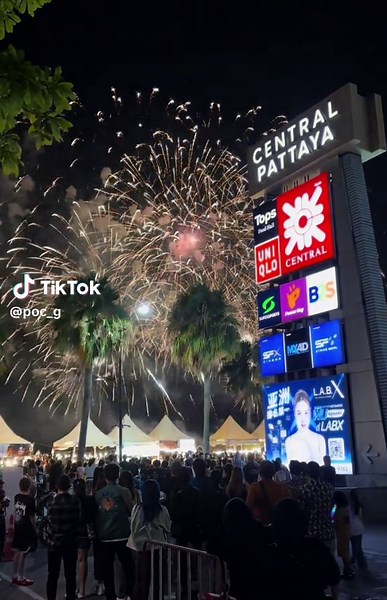 คนเดียวทุกเทศกาลที่งานพลุพัทยา