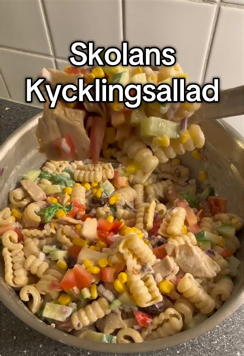 Vegansk skolkycklingsallad — recept för 4–6 personer