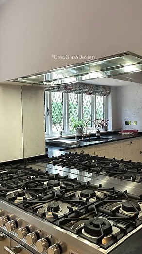 SILVER ANTIQUE MIRROR 5 🍴 This antique mirror kitchen splashback is perfect for adding a touch of brightness and style to your kitchen! With its intricate detailing and timeless design, you'll be able to admire its beauty every day. Check out our website today to find out more! GET YOUR FREE QUOTE HERE: https://www.creoglass.co.uk/splashbacks/mirrored-splashbacks/antique-mirror-splashbacks #mirrorsplashback #kitchendesign #modernkictchen #creoglass | CreoGlass