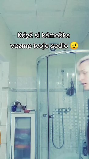 To jsou vždycky bitvy o sedla, třmeny atd. #fyp #equestrian #farmach