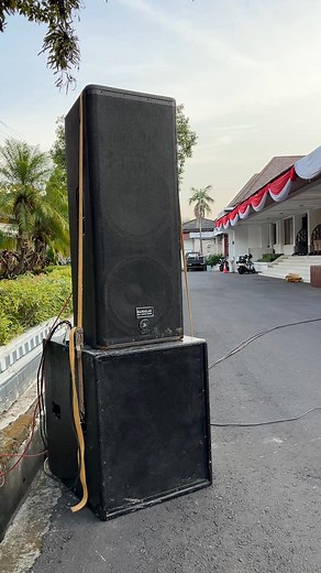 Loading Sound di Halaman Pendopo Ngawi #damalasaudio #damalasvlog #damalasproduction #damalassoundsystem #rigging #crewsoundsystem #loadingsound #crewsound #soundsystemngawi | Damalas_production