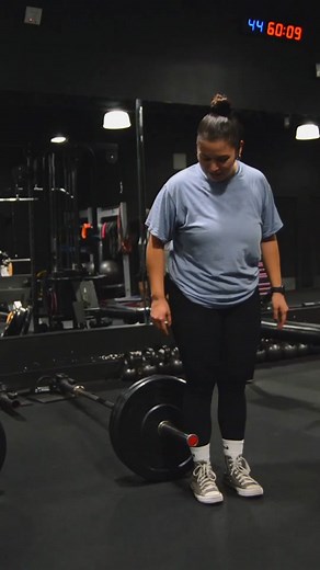 Carolina 🤝🏽 Dropsets Reminder to be great this week! Push yourself in & outside the gym. Set the standard. Don’t be average.⚡️ #personaltrainer #bootybuilder #gym #fitness #fit #workout #fittok #training #legday