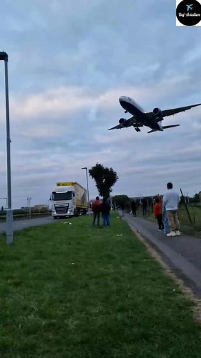 Truck vs. Plane !! 😲✈️🚛.... wait for end ..British Airways 🇬🇧✈️..... | Raj Aviation