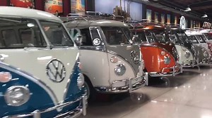 Une incroyable collection de Combi, à découvrir bientôt dans les pages de Super VW Magazine & Combi Magazine ! 😜👍🤙🇺🇸 Stay tuned ! 🤩🤩🤩 | SUPER VW MAGAZINE