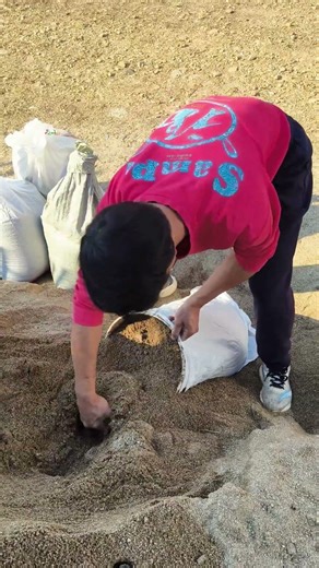 Making a sand-container device using discarded iron barrels