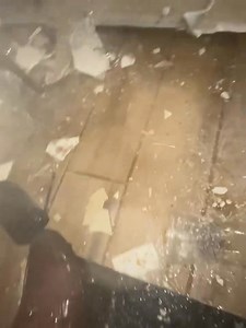 LINOG UPDATE: MGA EMPLEYADO, NA-TRAP SA MALL SA TUNGA SANG 6.9 MAGNITUDE NGA LINOG SA CEBU Nalusod ang bahin sang isa ka mall sa Cebu City matapos gintay-ug sang magnitude 6.9 nga linog, Martes sang gabi, Sept. 30, 2025. Makit-an sa kuha nga video ang pila ka empleyado nga naglanago sa idalum sang lamesa samtang nagapangayo sang bulig.. Kadungan sini, isa ka online seller nga nagatransaksyon sa sukod sang mall ang nalagbungan sang kisame. Padayun ang search-and-rescue operations sa lugar. 📸: co