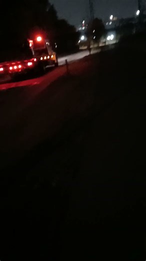 An International flatbed tow truck