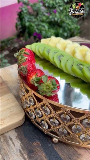 Arreglo de frutas tropical