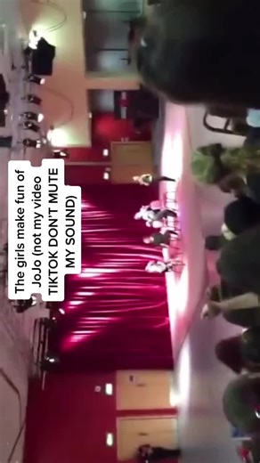 The girls make fun of JoJo 😒 #jojosiwa #dancemomsgirls #mackenzieziegler #maddieziegler #kalanihilliker #kendallvertes #fyp #viral