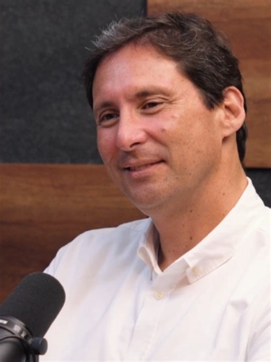 Comenta “Mesa” y te enviamos la “Reunión Privada de CEO´s Liderando Empresas Familiares: La Calera, Tai Loy, San Antonio” Disponible en YouTube, Spotify y Apple Podcasts. Link en bio. Invitamos a 3 CEO´s: - Pedro José De Zavala, CEO de La Calera, la primera empresa productora y comercializadora de huevos en el Perú. - Oscar Pizarro, CEO de Tai Loy, la cadena líder en Perú especializada en la comercialización de útiles escolares, de oficina, papelería y juguetería. - Ruben Sanchez, CEO de Grupo S