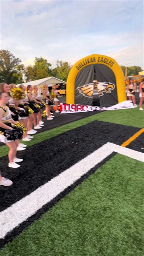 We Will Rock You chant at Friday Night Lights - Eagles fan cheer guide
