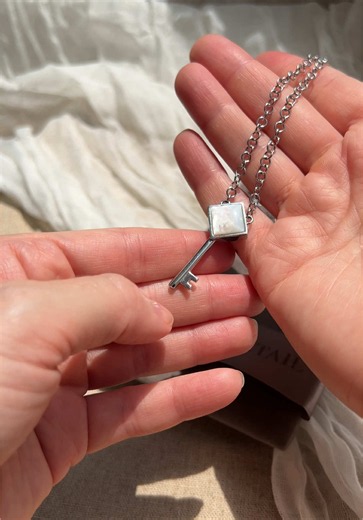 Open QR-Code Pendant: Save Photos, Text & Voice Messages