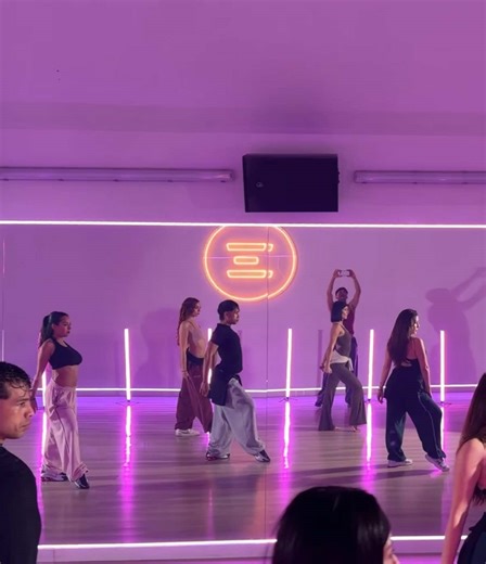 Burlesque Dance Moves Inspired by Christina Aguilera