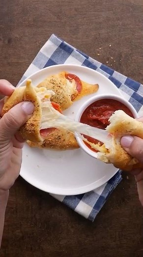 Pepperoni Crescent Rolls. They make a great kid-friendly snack! #crescentrolls