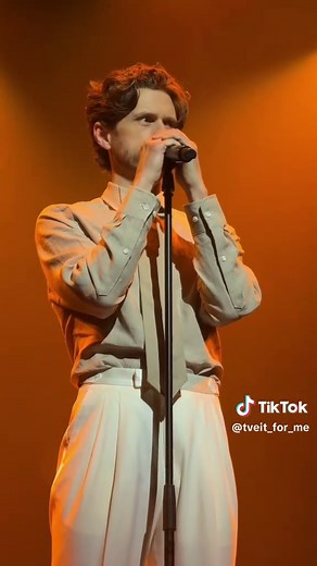 Dancing Through Life - Aaron Tveit Live in London