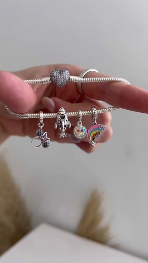 Arma tu pulsera con los mejores charmcitos