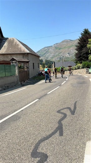 @carlos hernandez410 Un sueño haber subido el Tourmalet y el Col d’Aspin 🚴‍♀️⛰️🇫🇷 Ya estamos en casa después de vivir una de esas aventuras que se quedan para siempre en el corazón. Días de bici, montaña, autocaravana, esfuerzo, paisajes increíbles y mucha felicidad. Gracias vida por este sueño cumplido ✨ #TourDeFrance #Tourmalet #Cycling #RoadCycling #BikeLife