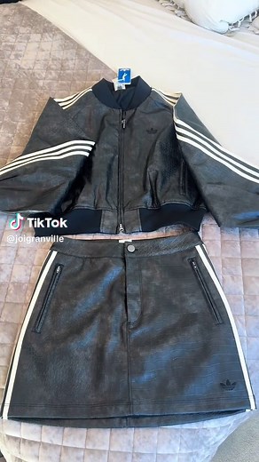 Adidas 2-Piece Set: The Ultimate Fashion Win!