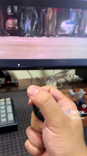 Tuklasin ang Cute na Keychain para sa Manual Driving