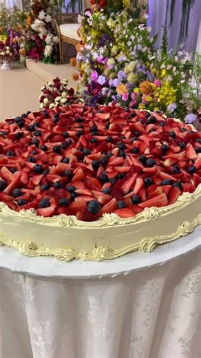 Italian wedding cake for your wedding? Yes and yesss!!! #italianweddingcake #italianwedding