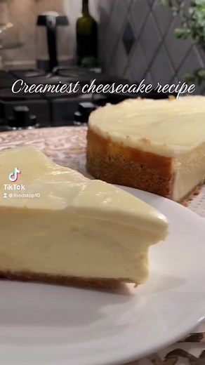 Creamiest Cheesecake Recipe with Sour Cream Topping