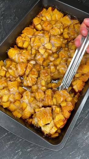 A delicious desert with apple pie mix and canned biscuits, thrown together into a pan and baked to perfection! Ingredients 3-4 cups chopped apples 1 cup water 1 tbsp cornstarch 1 cup sugar 1/2 cup brown sugar 3 tsps cinnamon 1 can of vegan friendly biscuit dough 3 tbsps vegan butter 1 cup powdered sugar 2 tbsps of vanilla non dairy milk Directions Heat a medium pot to medium Add in your water Whisk in your cornstarch Once blended add in 1/2 cup white sugar, 1/2 cup brown sugar and 2 tsps of cinn