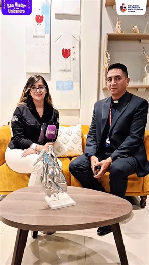 ¡Un Carnaval de Saberes y Alegría que marcó historia en Tunja! 🎶🌱 El Colegio Bilingüe San Viator vivió el pasado viernes 19 de septiembre una jornada inolvidable con el Gran Carnaval de Conocimiento, Arte, Cultura y Sostenibilidad – San Viator se toma Unicentro. Desde la Eucaristía y bendición de animales y plantas 🐾🌿, hasta las exhibiciones artísticas, stands de innovación, muestras culturales, lanzamiento de la mascota Leo CSV 🦁 y el espectacular cierre musical con la agrupación SIGNOS 🎺