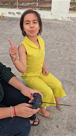 yeh remote sach mein control kar raha hai 😂#shorts