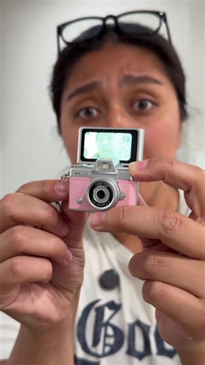 Seriously takes the best nostalgic pics 🥹#digitalcamera #minicamera#vintage #2000s #christmasgiftideas