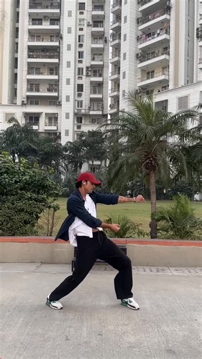 Sidology Dance Studio on Instagram: "3 Shaukk.. #newpost #reel #dancereel #dance #dedepyaarde2 #reelsinstagram #trendingreels #trendig Choreography- @sidologydancestudio @sidharthsharma1991"