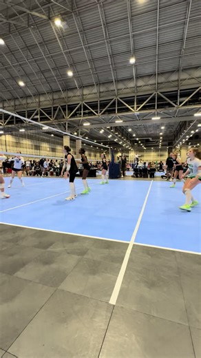 sneak peak of music city ! #madfrog #volleyball #crazy #funny #likeuppppgyggyyfyfyf