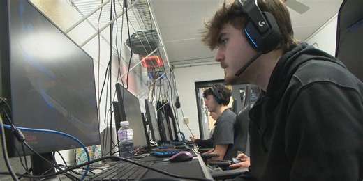 Lone Tree High School esports player to become the first to sign for college