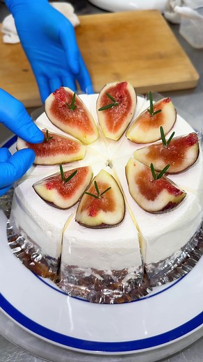 クリームたっぷりのアールグレイ いちじくチーズケーキ🧀 📍福岡／薬院 【店名】cake and coffee YAKUIN STUDIO 【時間】11:00~17:00 【定休】月曜 #福岡グルメ#japanesefood