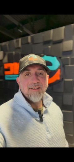 Sync Fitness stands out from other gyms due to its diverse range of unique features. Due to the difficulty of presenting all these aspects in a concise video, I have opted to categorize the content for easier navigation to the sections that interest you most. 0:00 Welcome 0:20 Cardio Area 1:47 Multiple Dumbbell Zones 2:40 Multiple Leg Workout Zones 4:17 Multiple Machine Weight Zones 5:24 Plate Loaded Free Weight Machines and the Multiple Types of Weight Plates 6:38:30 Extra Exercise Equipment & 