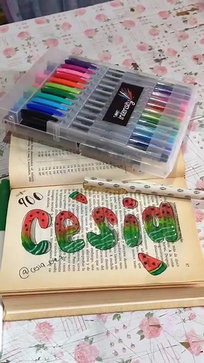 Gracias ya casi somos 1000 ❤️✌🏻🙏 #900 @cesiacm_04_7 #lettering #apunteshidos #caligrafia #sandia #5likes