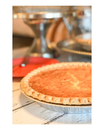 Make this holiday season stress‑free by ordering from Sweet Kneads Bakery & Cafe on Lake Oconee. Their holiday menu features an array of homemade pies—apple, pumpkin, pecan, peanut butter and more, along with hearty casseroles, quiches and breads. Fresh salads and pastas are available by the pint or quart, and you can elevate brunch with bagels, muffins and flaky croissants. Sweet treats range from cranberry white chocolate cookies to salted caramel brownies, with cinnamon rolls and sticky buns 