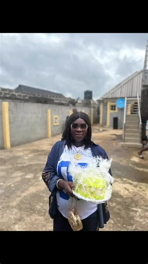 adeoyejumoke (@crownedthreadandfabric)’s videos with original sound - Lyrics By Lami ⚝