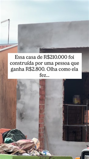 Essa pessoa conseguiu financiar e construir essa casa ganhando R$2.800 por mês. Como?” Não foi no impulso. Antes de começar, foi feito um estudo de viabilidade pra entender exatamente o que cabia dentro da renda dela. Esses foram os pontos que fizeram a obra sair do papel: 1 — A metragem da casa foi definida antes do orçamento. O projeto foi pensado dentro da realidade financeira, não no “sonho impossível”. 2 — O projeto já nasceu compatível com o valor que o banco poderia aprovar. Isso evita re