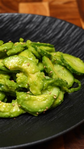 That SIZZLE! 🔥 The Best Way to Eat Avocado & Cucumber (Garlic Oil Hack) #asmr#babyfoodie #garlicoil