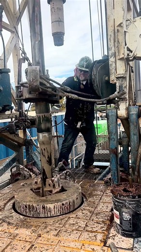 SIDEWAY DRILLING #oilfields #oilandgas #derrickman #drillingrig #automobile #workingrig