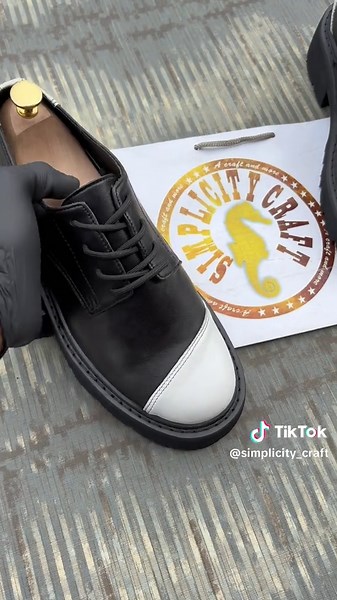 It’s gorgeous, it’s unique, it’s catchy. A piece that can’t go wrong with any any attire, be it english or native wears. #fypシ #trendingvideo #foryoupage #madeinafrica #luxuryfootwear